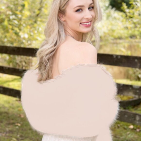 Brand New Lord & Taylor Women's Genuine Rabbit Fur Stole Shawl - Picture 2 of 11